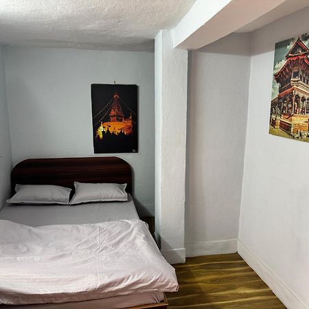 Hello Ktm Hostel Катманду Экстерьер фото