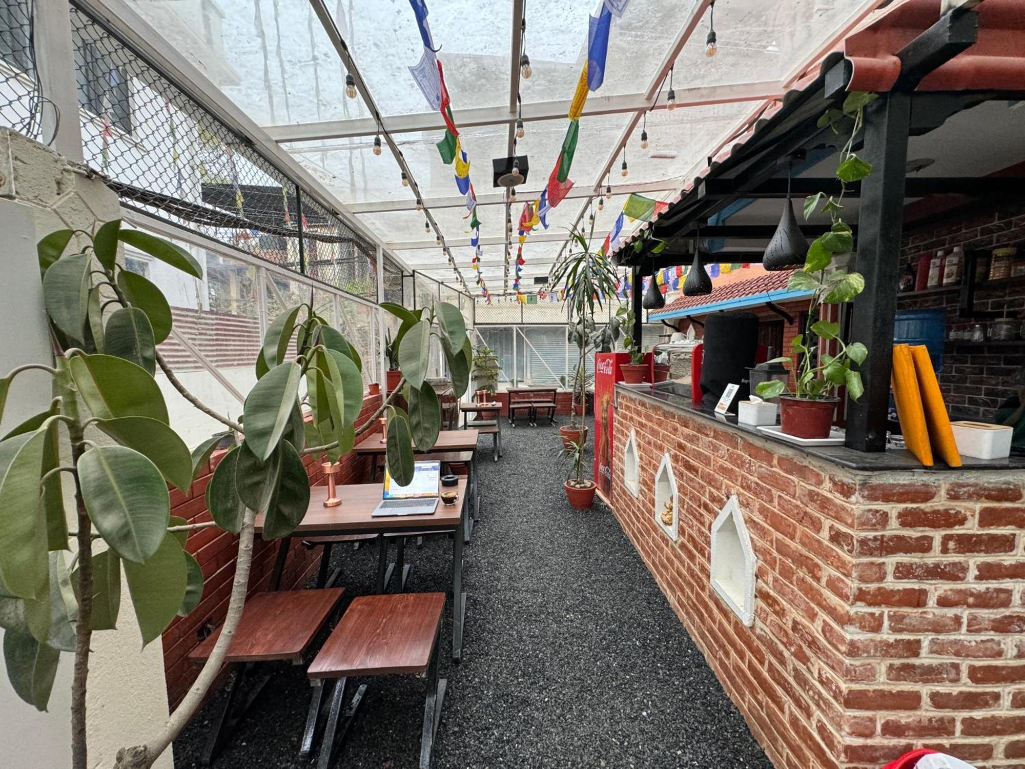 Hello Ktm Hostel Катманду Экстерьер фото