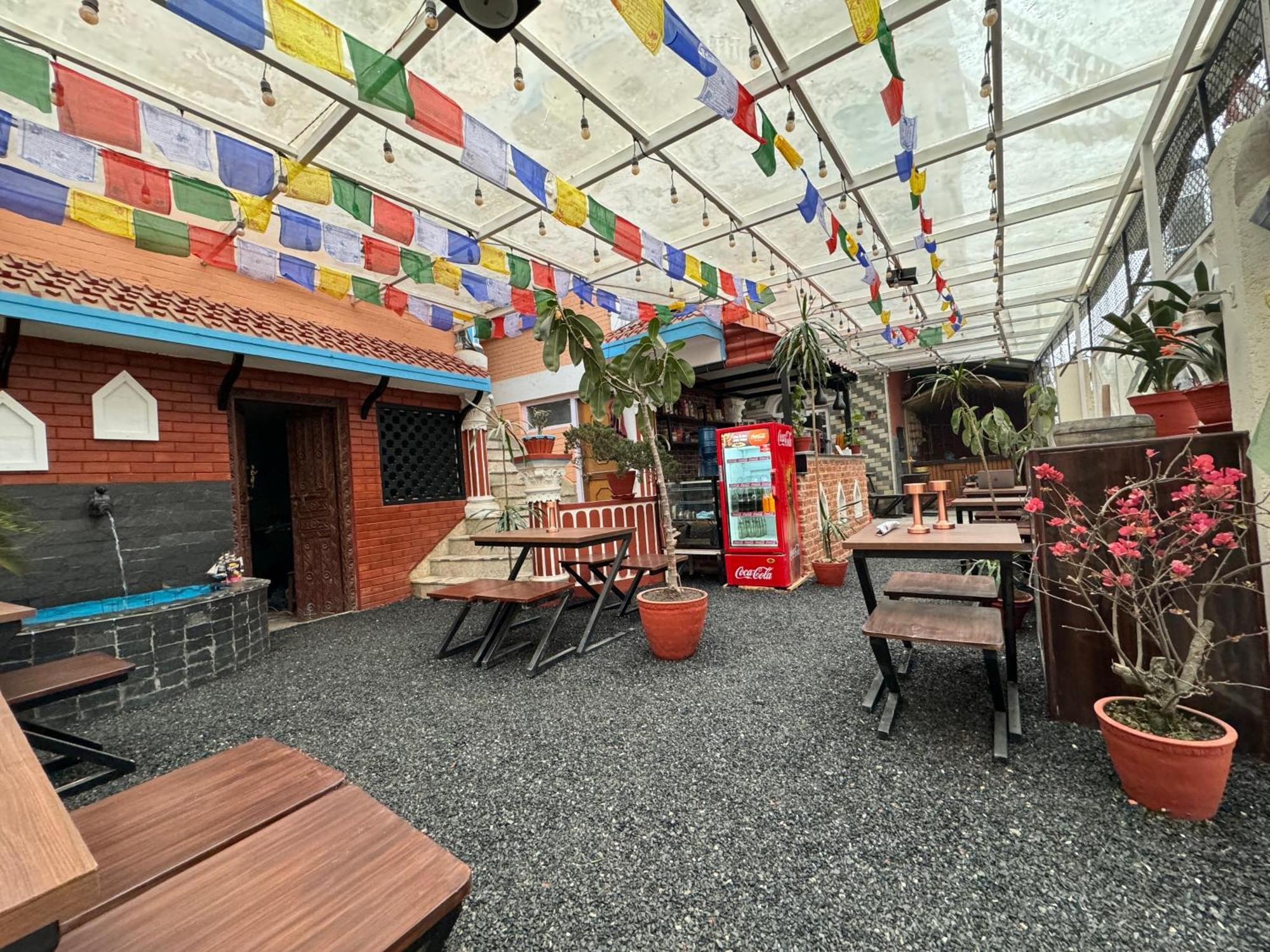 Hello Ktm Hostel Катманду Экстерьер фото