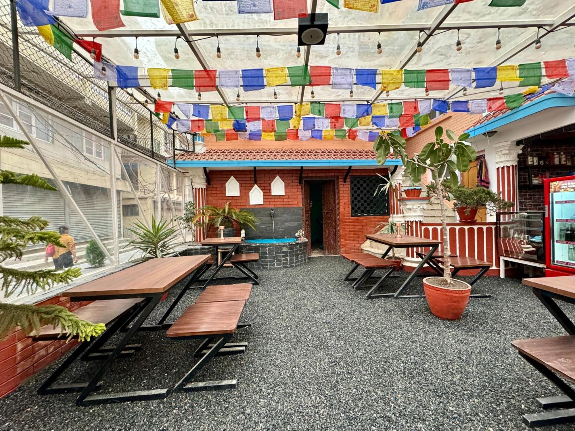 Hello Ktm Hostel Катманду Экстерьер фото
