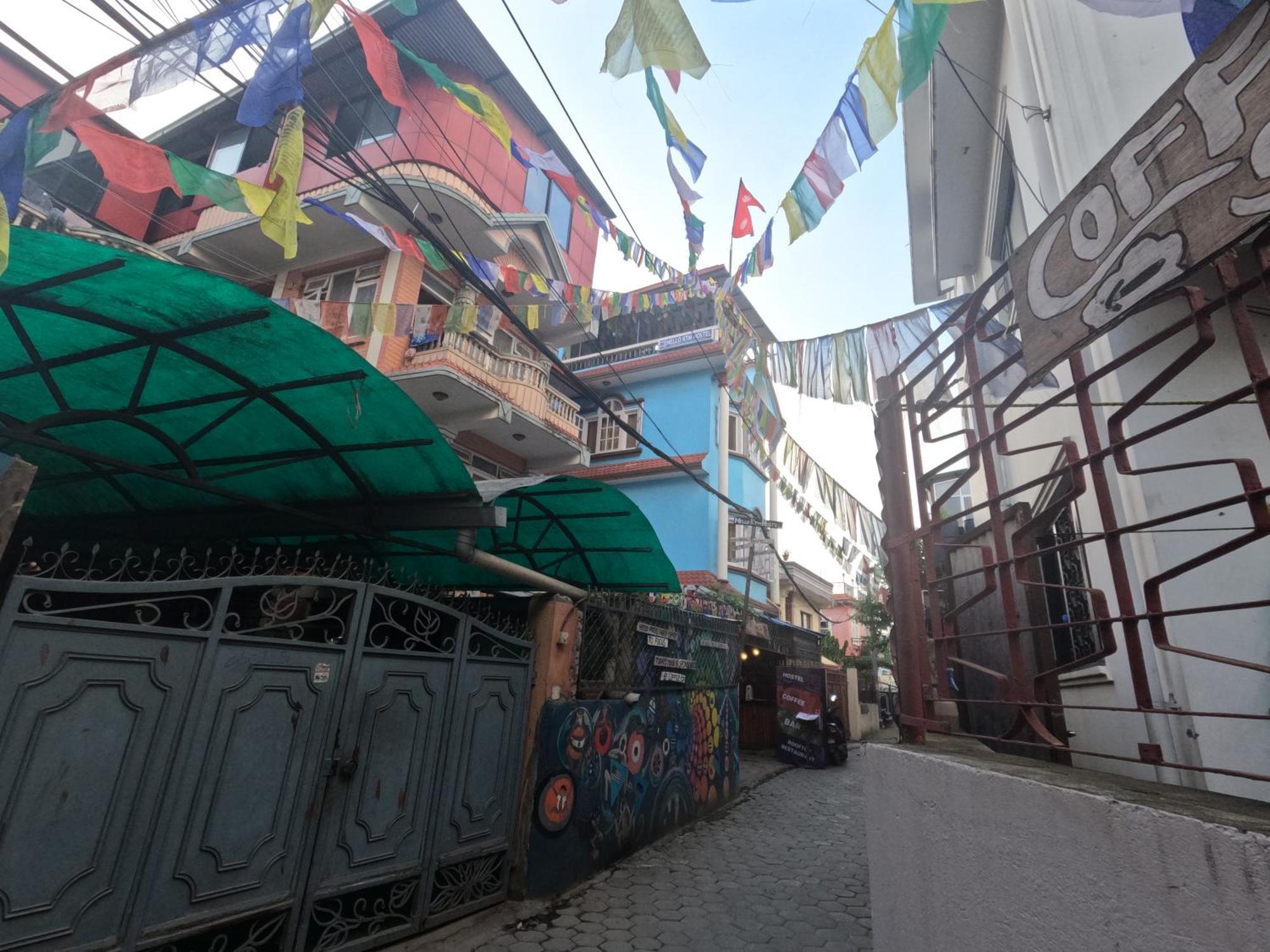 Hello Ktm Hostel Катманду Экстерьер фото
