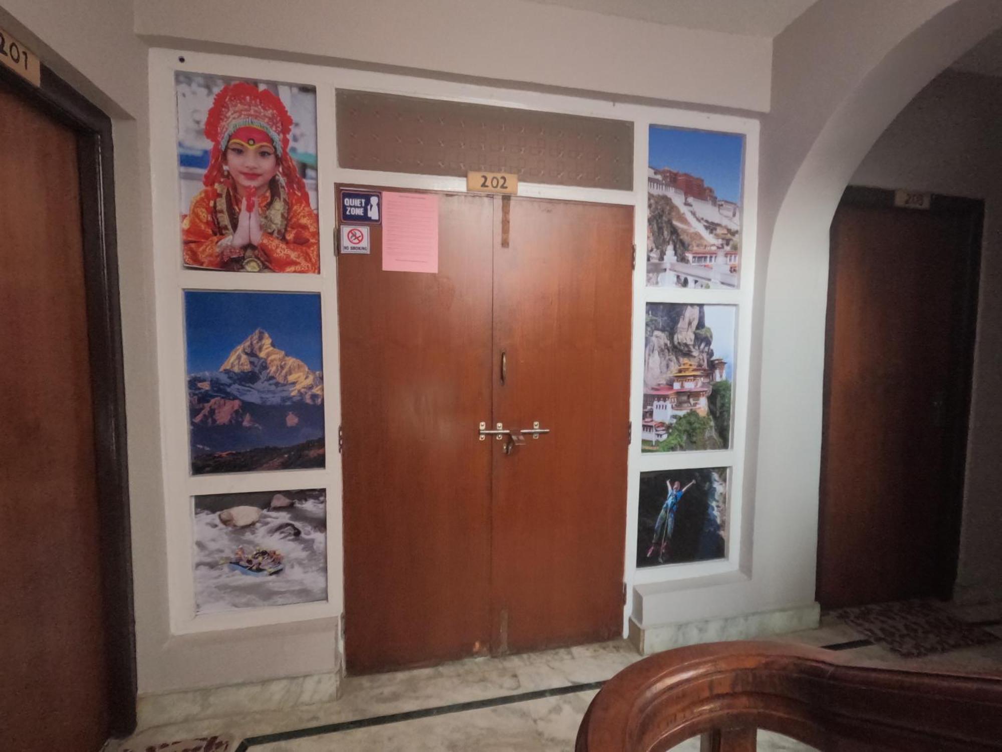 Hello Ktm Hostel Катманду Экстерьер фото